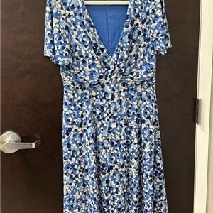 Jessica Howard Blue and White Flutter Sleeve Midi Dress